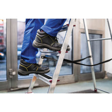 Cargar imagen en el visor de la galería, Tiras antiderrapantes con abrasivo, 50 mm, negras, 6 pzas