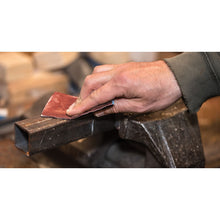 Cargar imagen en el visor de la galería, Lija de esmeril roja, grano 50
