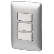Cargar imagen en el visor de la galería, Placa armada 2 interruptores 1escalera, plata,línea Italiana
